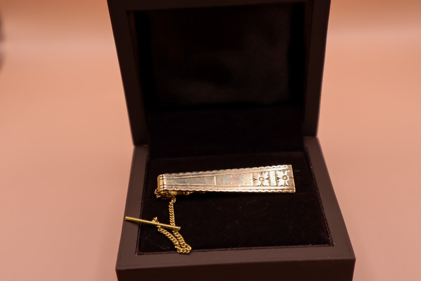 Vintage 18K Yellow Gold Tie Clip with Elegant Flower Design