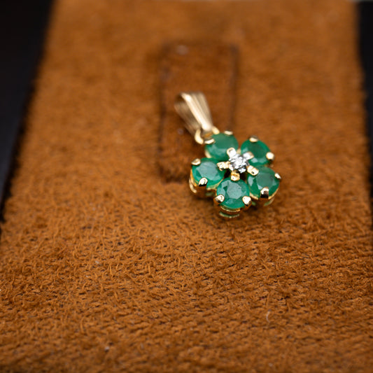 Vintage 14K Yellow Gold Emerald Flower Pendant with Diamond Center