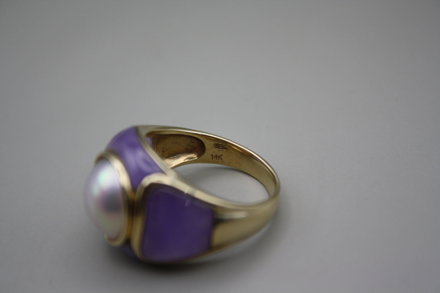 Vintage 14K Lavender Jade and Mabe Pearl Ring