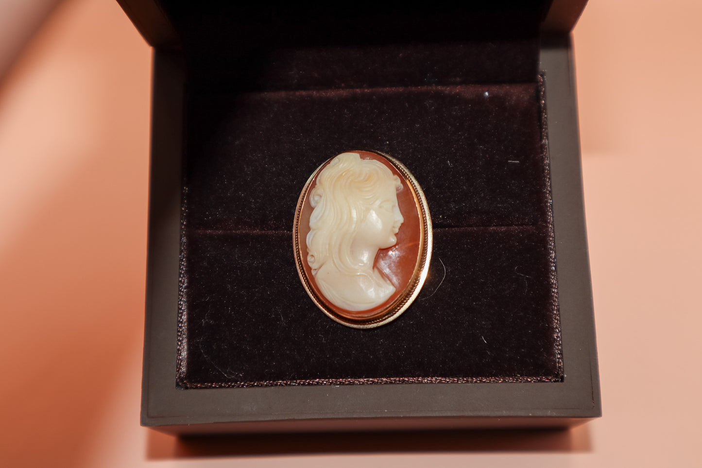 Antique Handmade 14K Yellow Gold Shell Cameo Brooch/Pendant