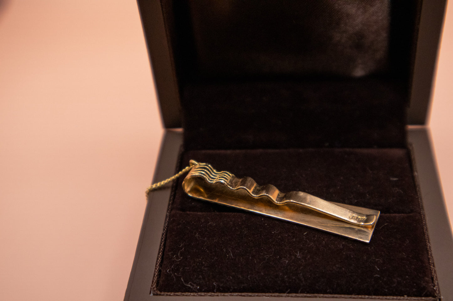 Vintage 18K Yellow Gold Tie Clip with Elegant Flower Design
