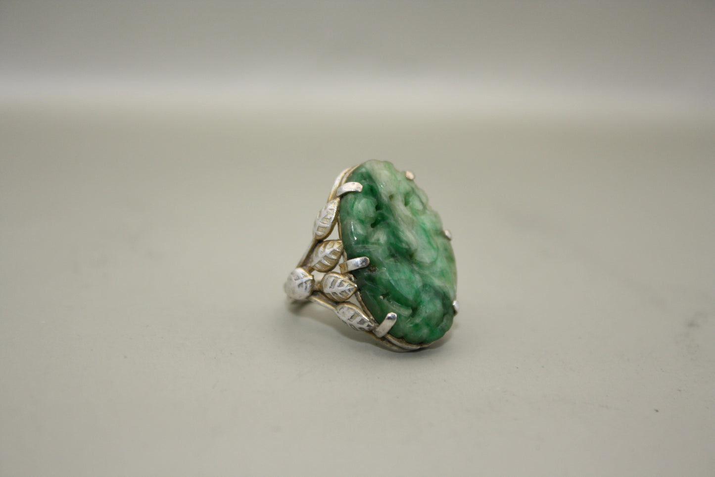 Antique Carved Jadeite Sterling Silver Ring with Intricate Leaf and Vine Motif