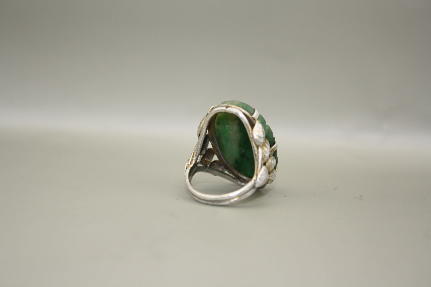 Antique Carved Jadeite Sterling Silver Ring with Intricate Leaf and Vine Motif