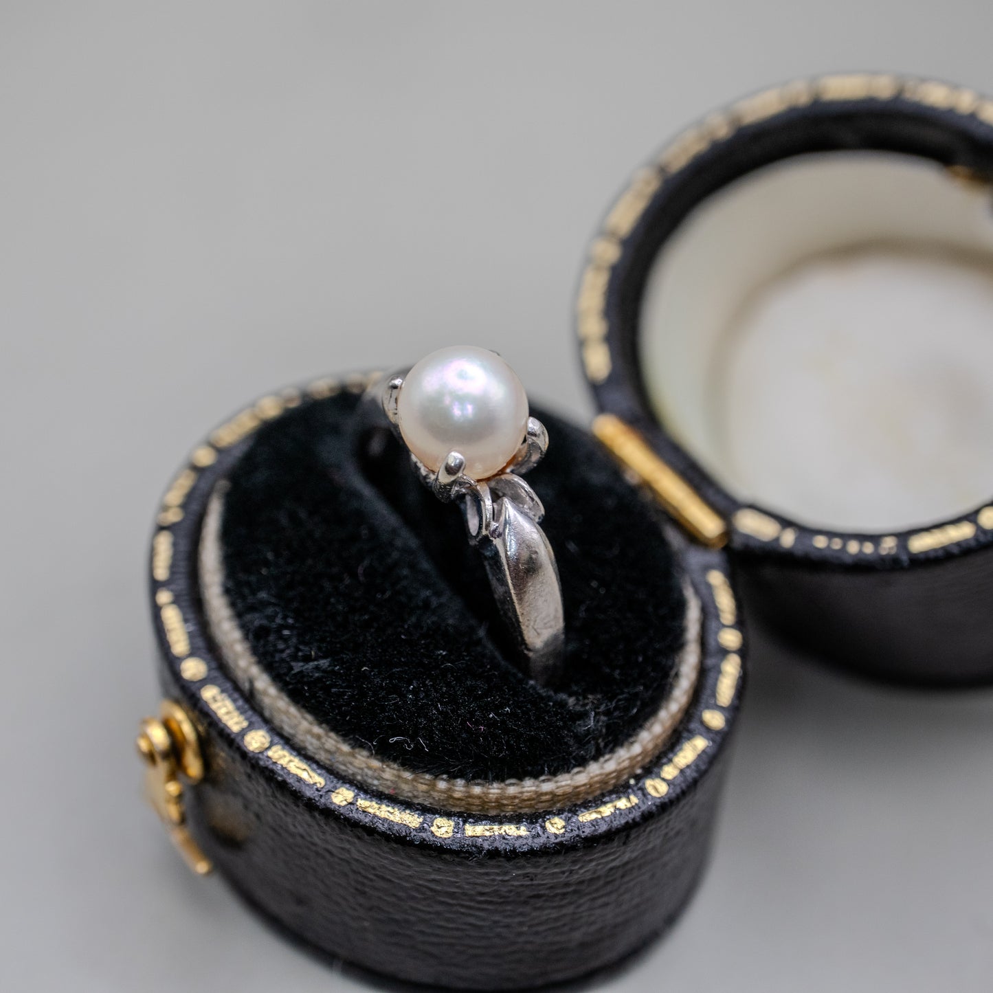 Vintage 10K White Gold Pearl Solitaire Cocktail Ring