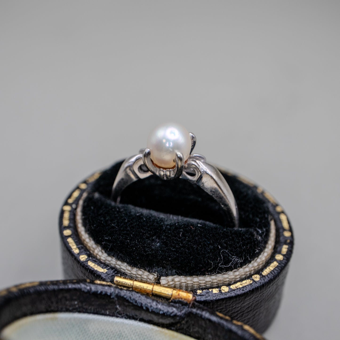 Vintage 10K White Gold Pearl Solitaire Cocktail Ring