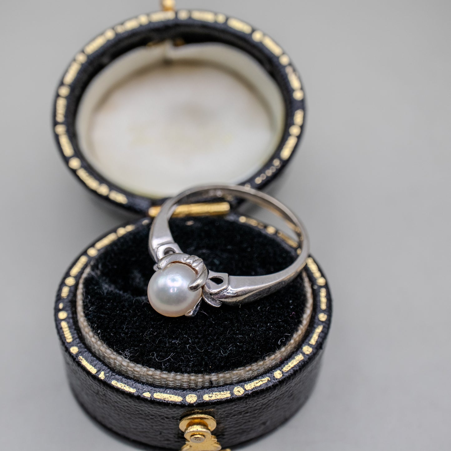 Vintage 10K White Gold Pearl Solitaire Cocktail Ring