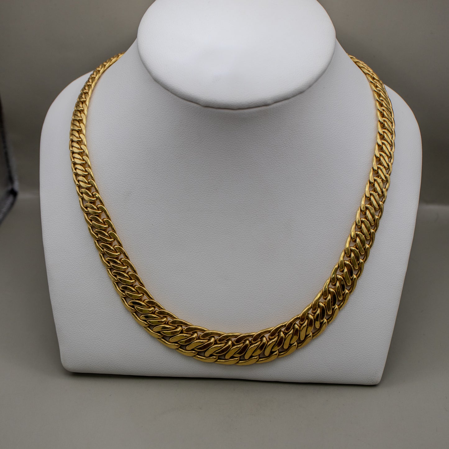 Aureate Elegance: 18K Gold European Graduated Link Chain