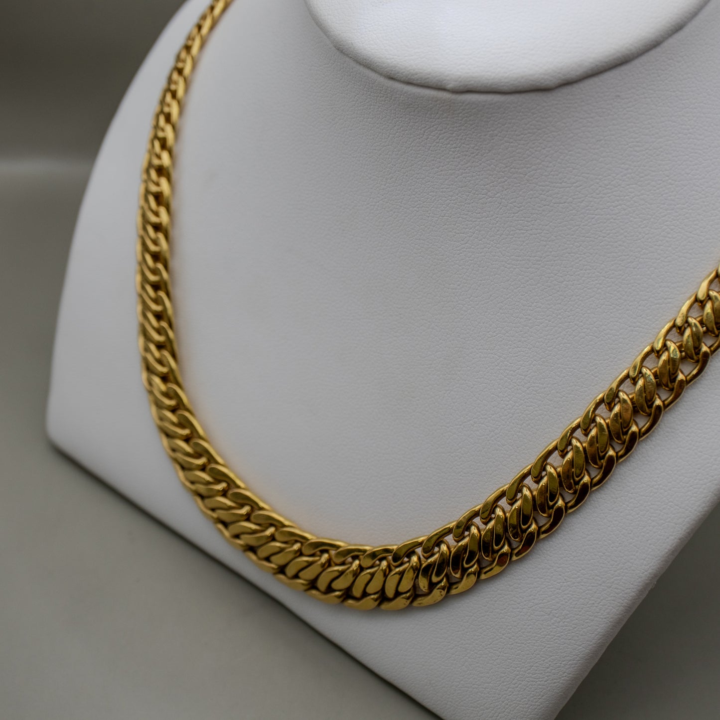 Aureate Elegance: 18K Gold European Graduated Link Chain